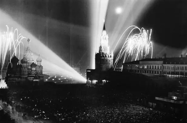 С праздником Великой Победы 9 мая!
