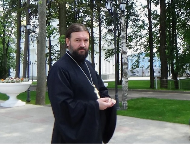 Нам сегодня не хватает земельности, семейности, крепкости и рукастости